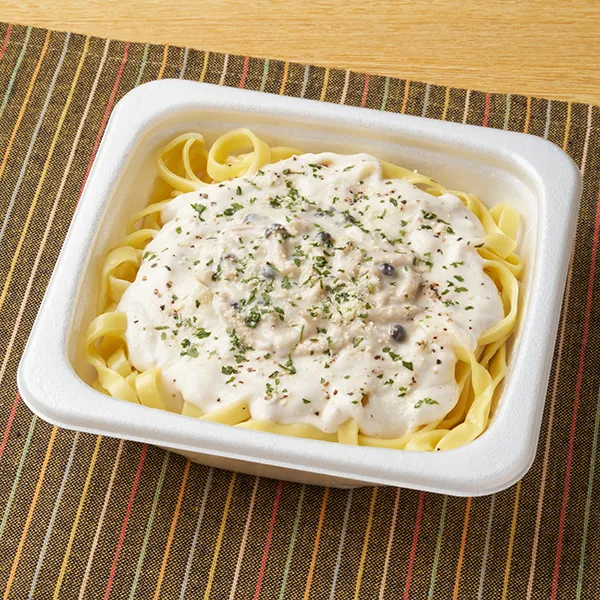 【関西】生パスタ　きのことホワイトミートソース