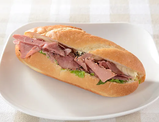 ROLLサンド　パストラミビーフとチーズ