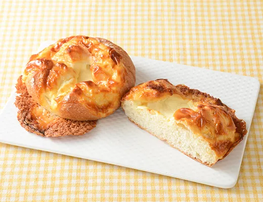 もっちりとしたパン　チーズだらけ