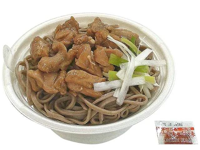 北海道産そば粉使用　かしわそば（太切そば）