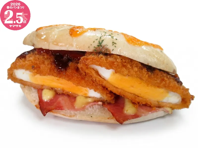 目玉焼きフライとベーコンのサンド