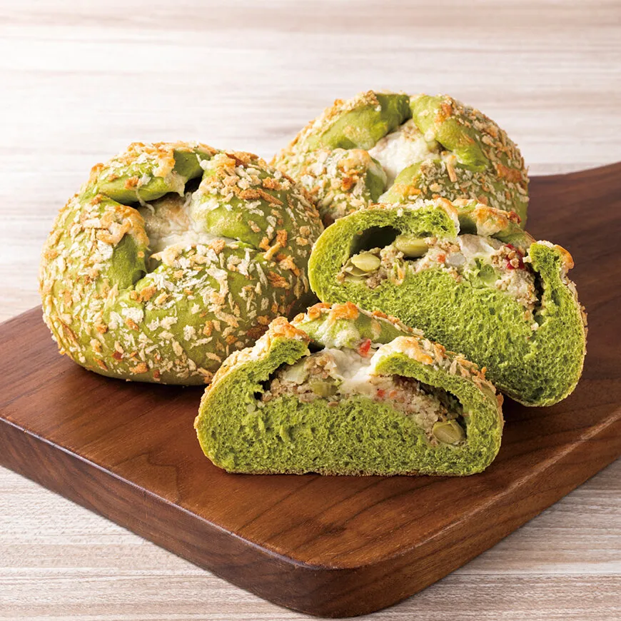 白ゴマと豆のポテトサラダ～ほうれん草パン～