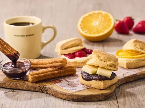「作りたてスコーンサンド」の期間限定メニュー 「マンゴー＆クリームチーズ」が登場