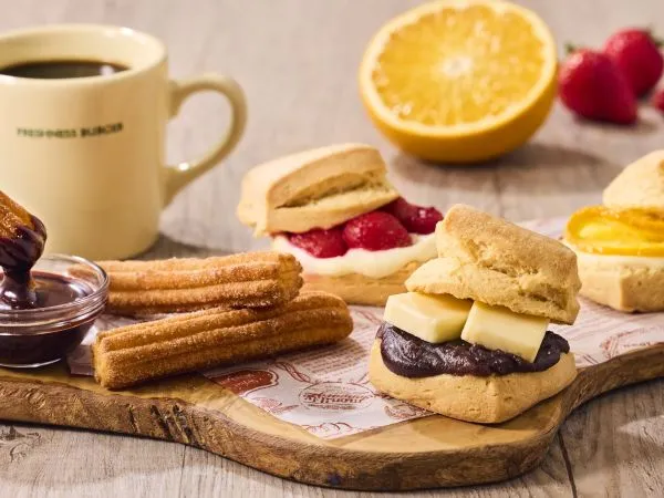 旬のフルーツを使用した新シリーズが登場！ 「作りたてスコーンサンド」リニューアル