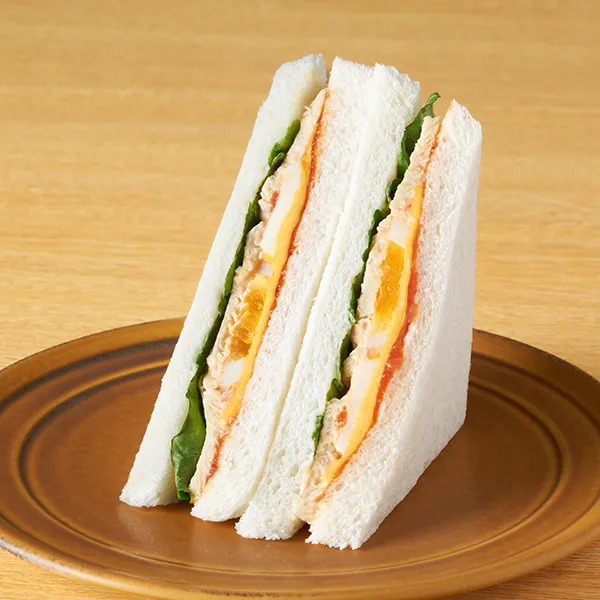 サラダチキンとたまごのサンド