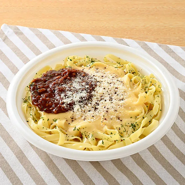 生パスタ　ミートカルボナーラ