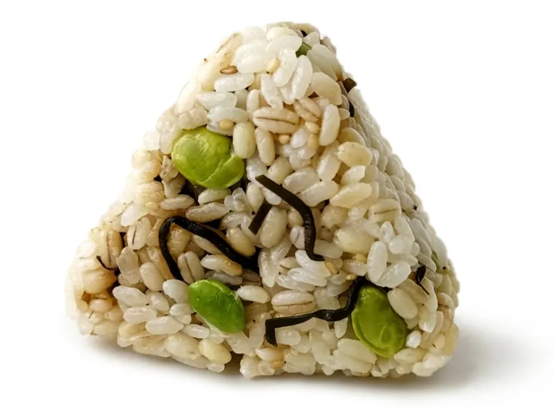 枝豆と塩昆布のおにぎり（もち麦入り）