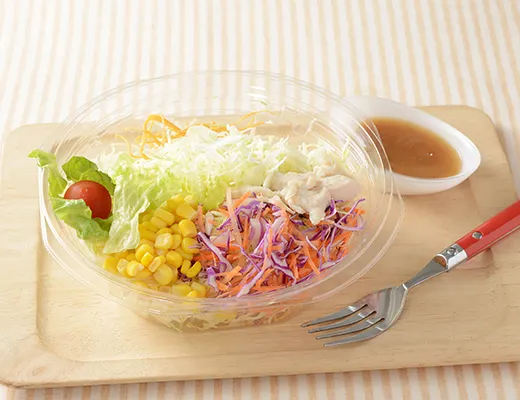 1食分の野菜が摂れる　パリパリ麺のサラダ