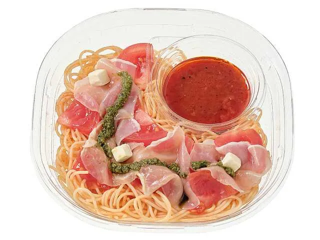 冷製パスタ　トマトと生ハムとチーズ