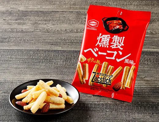 亀田製菓　ザクスティック　燻製炙りベーコン風味