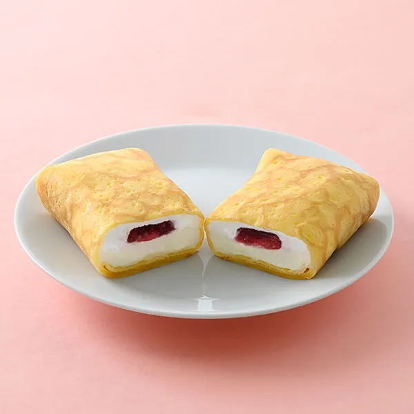 ファミマ・ザ・クレープ　ストロベリーレアチーズ