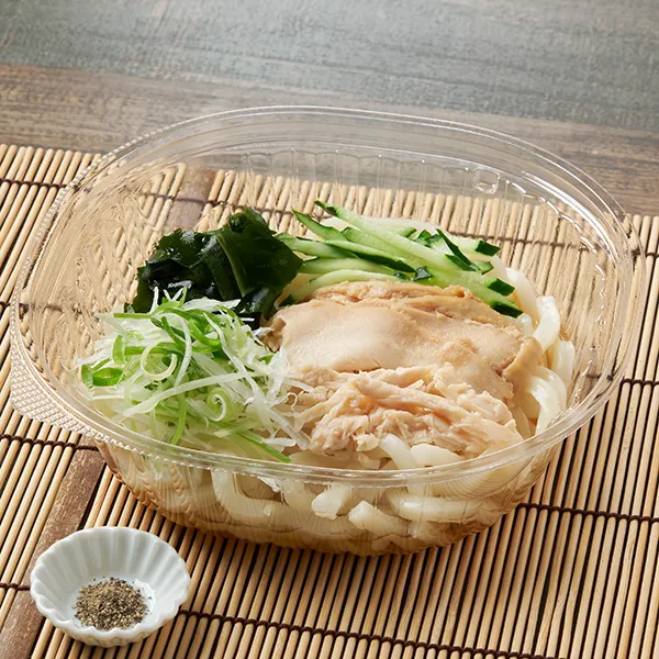 鶏の旨みがつまった冷し鶏塩うどん