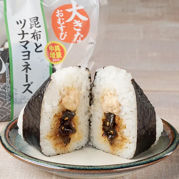 増量　大きなおむすび　昆布とツナマヨネーズ