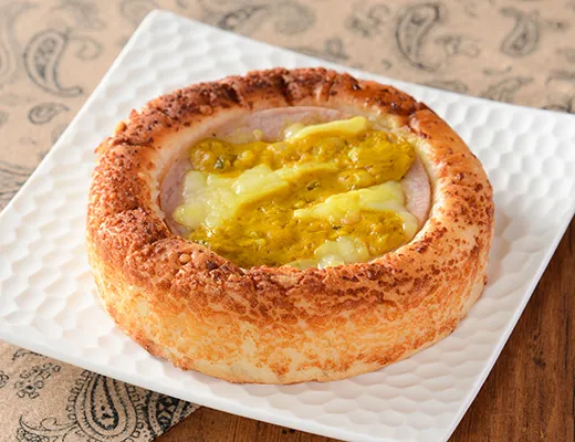 チーズとカレーのボロニアソーセージパン