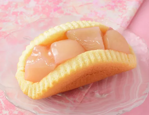ごろっと1/2個分！桃のオムレット