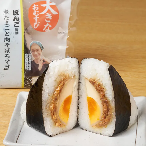 ぼんご監修　大きなおむすび　煮たまごと肉そぼろマヨ