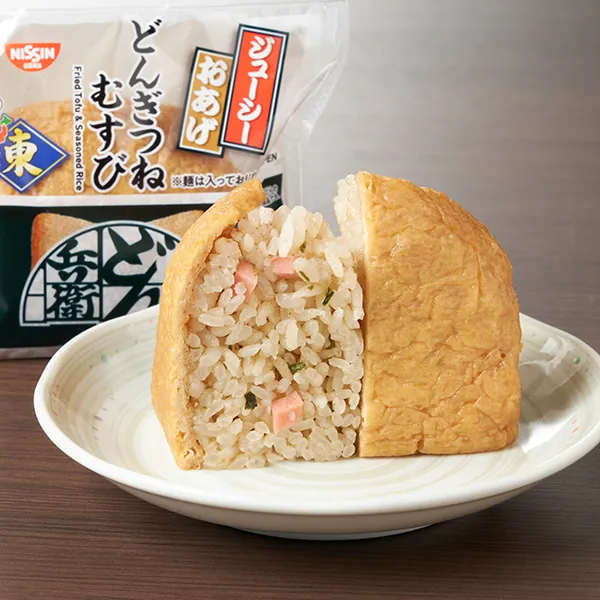 【ファミマ45周年記念！「ファミマとコラボ祭」】日清のどん兵衛　どんぎつねむすび（東）