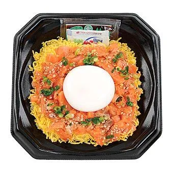 月見サーモン丼(漬け風)